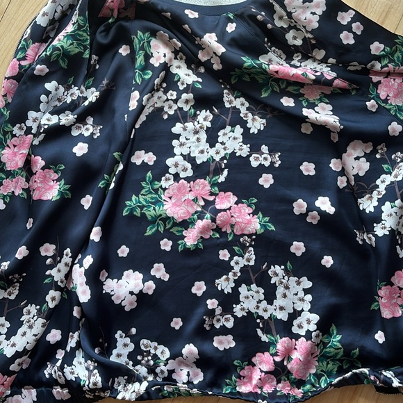 Floral satin like, bomber jacket - Picture 3 of 4